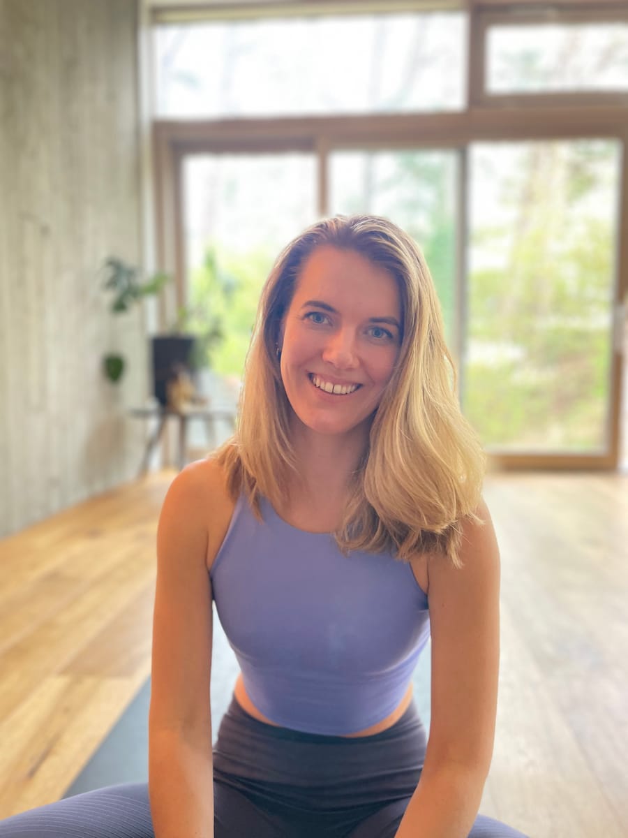 Nadine, deine Yogalehrerin